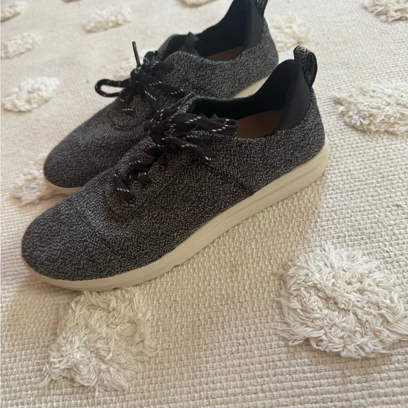 TOMS Black Knit Sneakers - Picture 3 of 3
